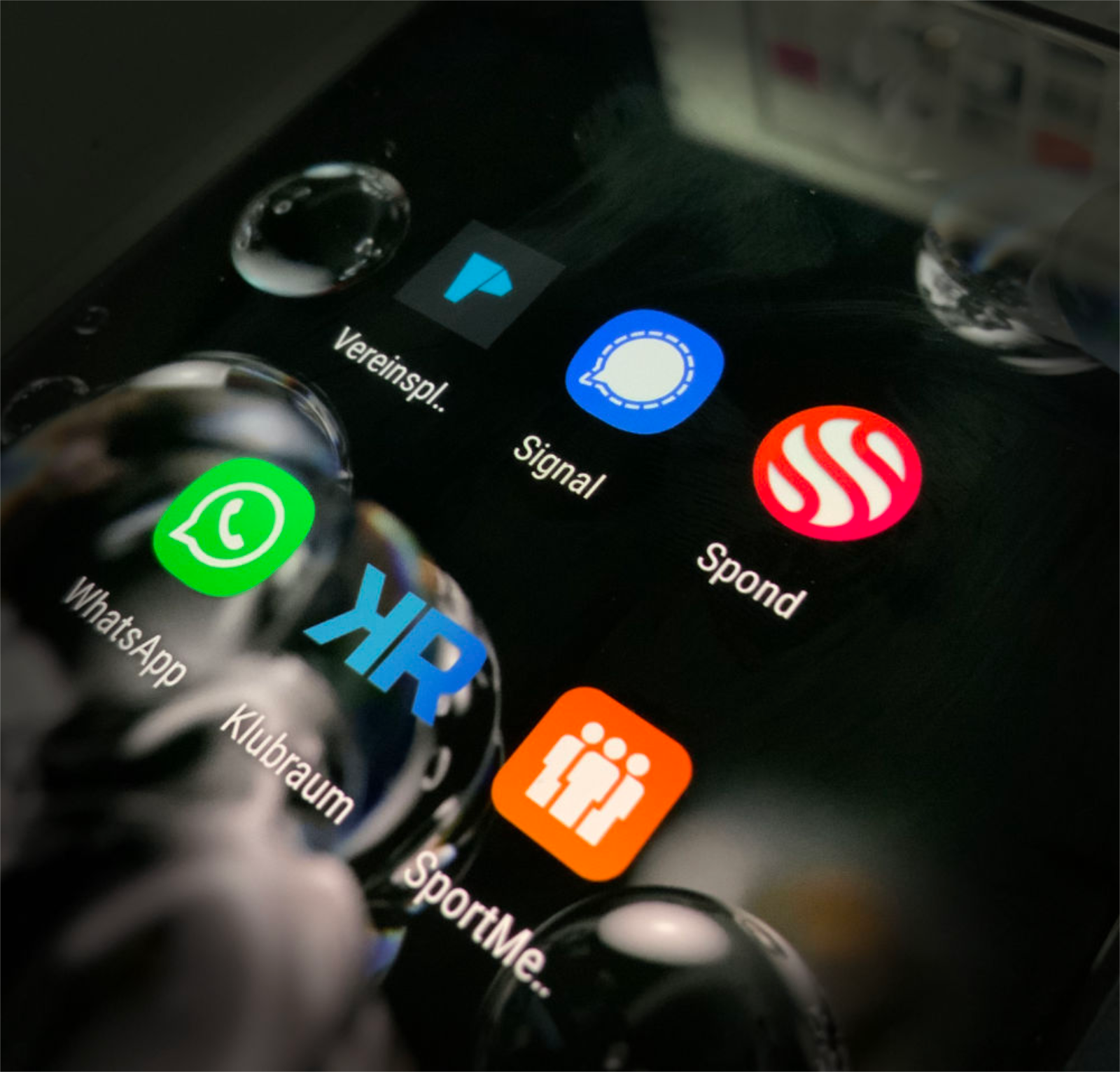 Best Apps to Find Trending Clubs Near You